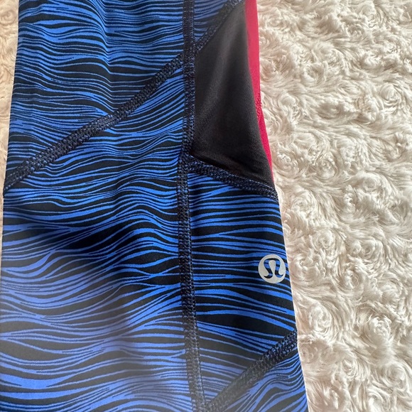 Lulu lemon leggings 12” X 22” size XS red and blue - Picture 15 of 16